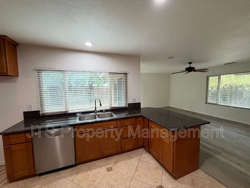 3 bed, 2.0 bath, 2091 sqft, $2,695 — Photo 3
