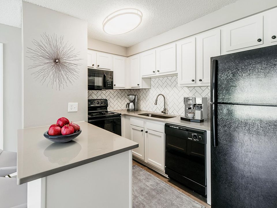 2nd image of 2770 Roosevelt Blvd #1B-1Ba-650Sqft