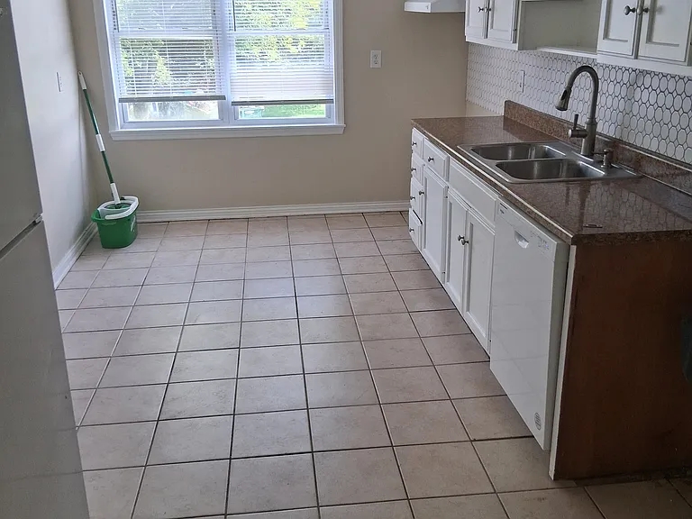 2215 Louisville Ave #9 — Photo 5