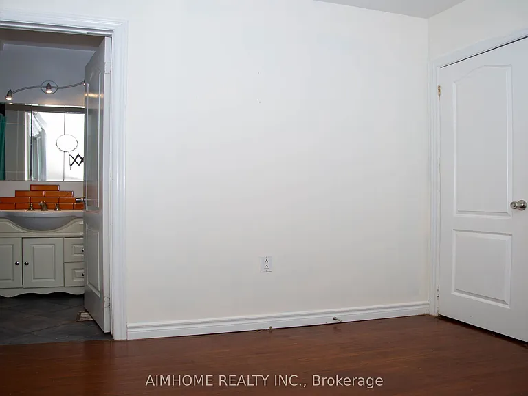 9890 Bayview Ave — Photo 21