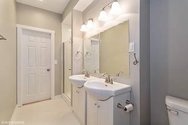 2909 N Ridgeway Ave #2 — Photo 9