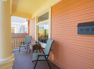 1622 NE Couch St, Portland, OR 97232