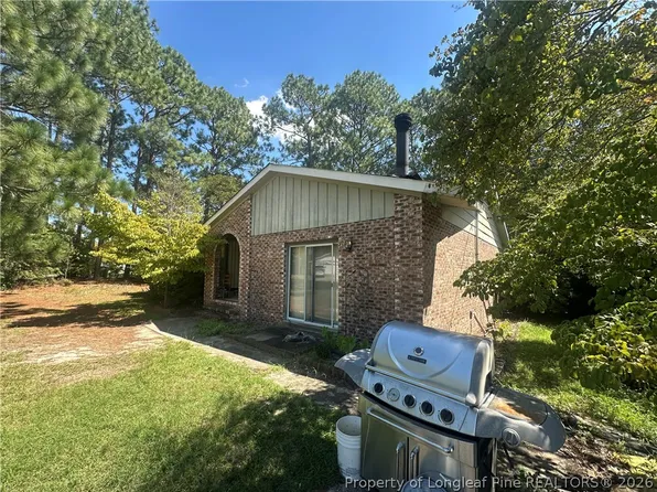 3201 Old Oak Ln, Hope Mills, NC 28348