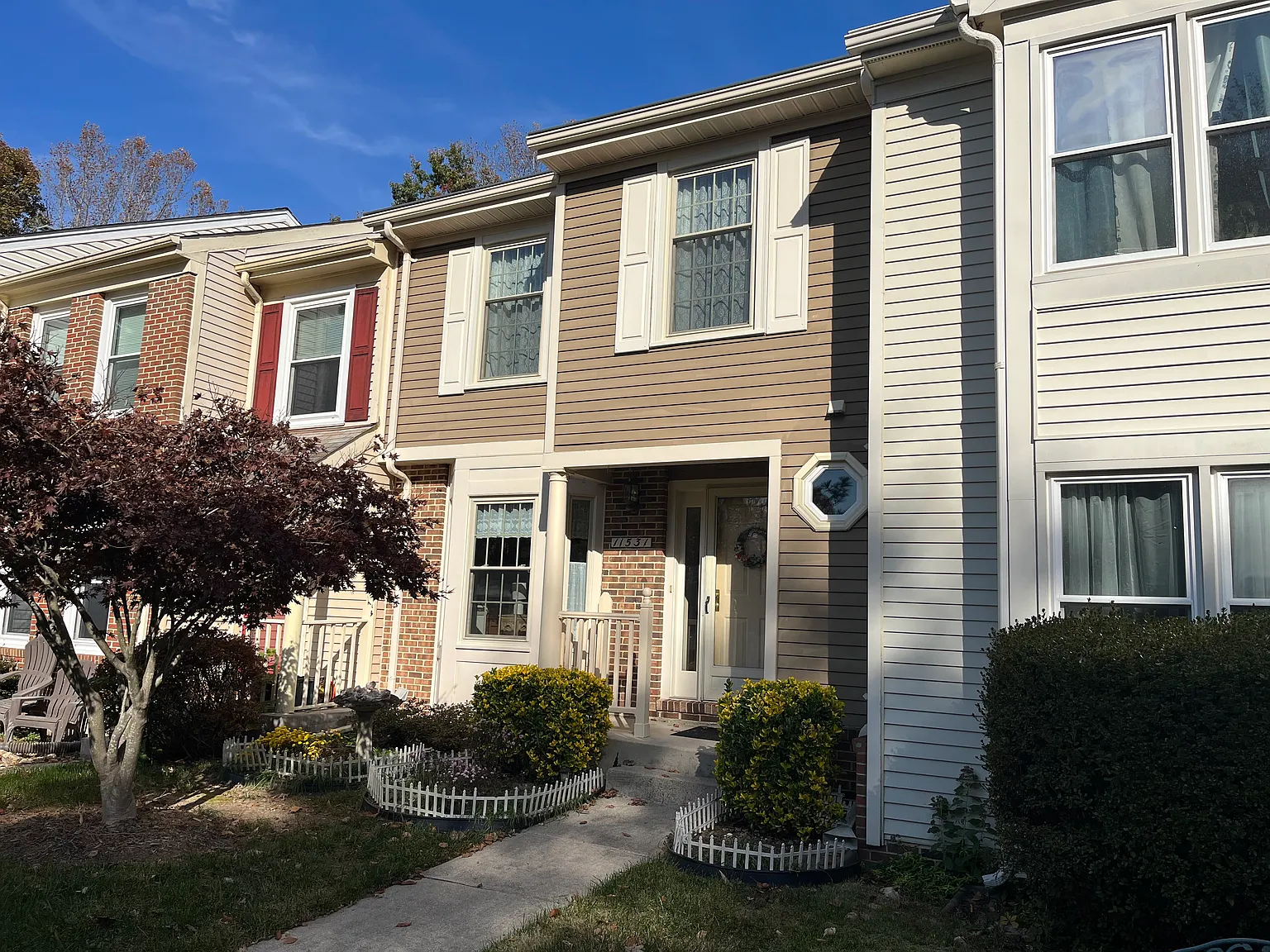 3 bed, 2045 sqft, $3,000 — Photo 2