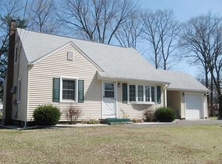 28 Glendale Rd, Enfield, CT 06082