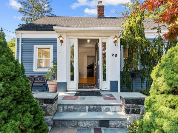 28 Lynmot Road, Hamden, CT 06514