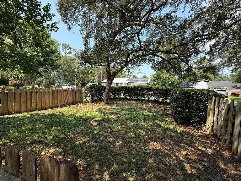 905 Poinciana Dr — Photo 40