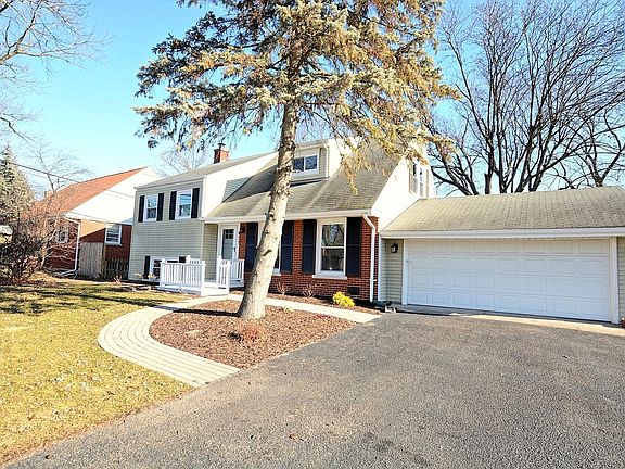 2nd image of 425 Longwood Dr