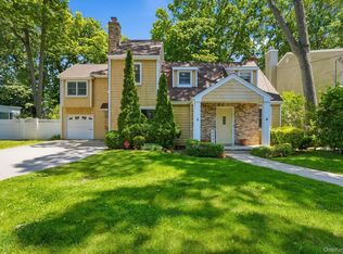 2595 Yorktown Street, Oceanside, NY 11572