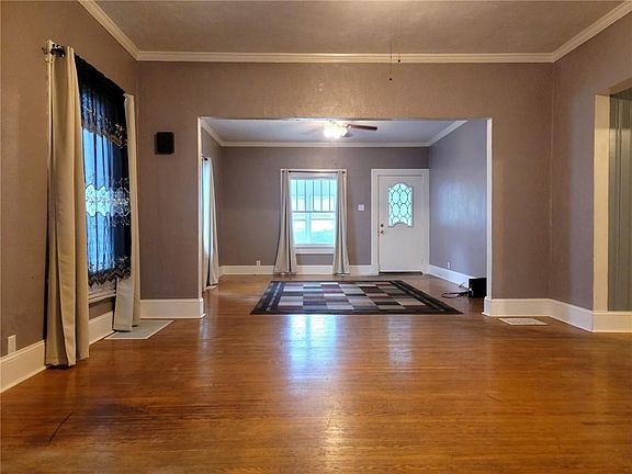 4th image of 2107 Crawford St