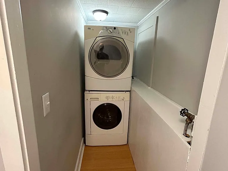 Washer/ Dryer In unit