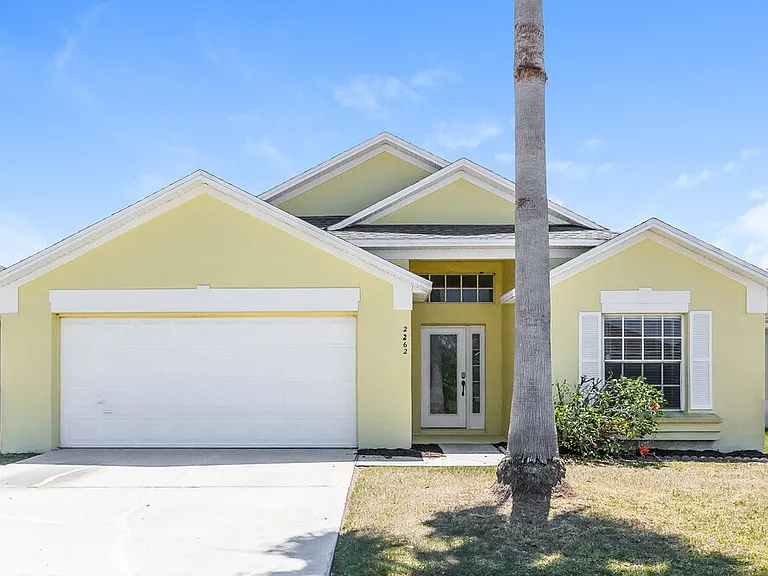 2262 Mallard Creek Cir — Photo 1