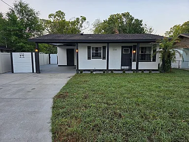 1714 W Comanche Ave — exterior photo