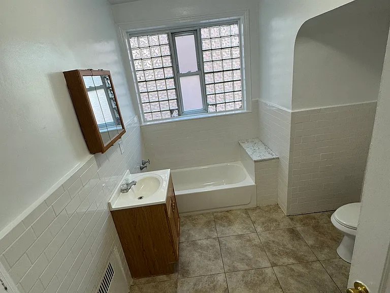 1081 Mace Ave #1A — Photo 4
