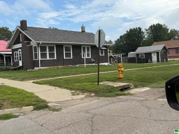 1702 Center St, Sioux City, IA 51103