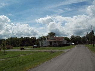 102 E 3rd St, Smithboro, IL 62284