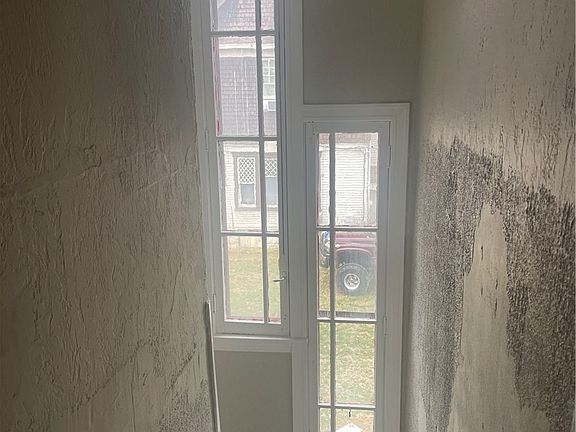 4th image of 412 Forest Ave