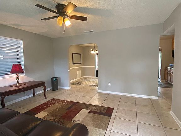 4th image of 5923 Green Hill Ln