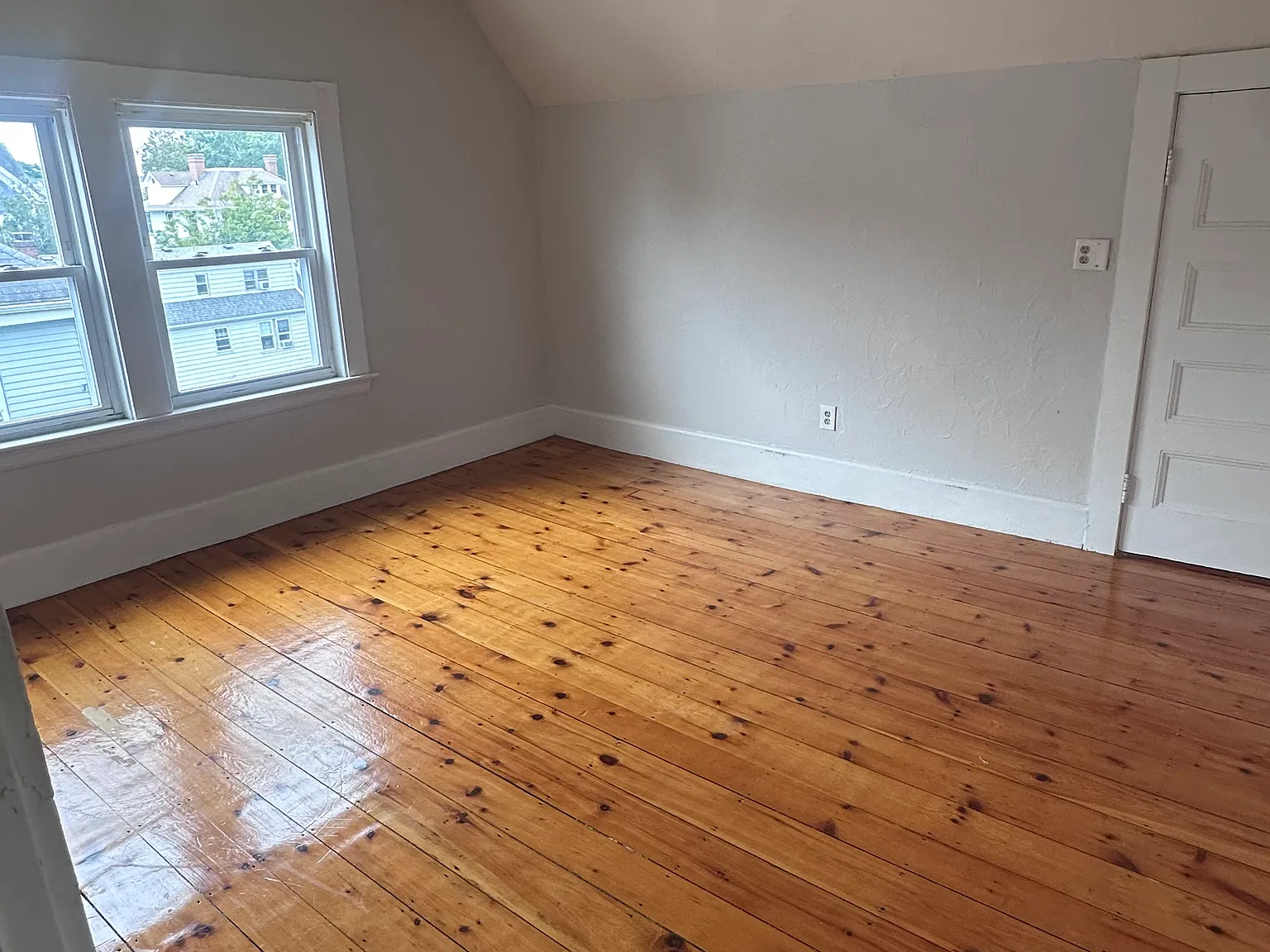 2 bed, 1.5 bath, 1000 sqft, $2,200 — Photo 2