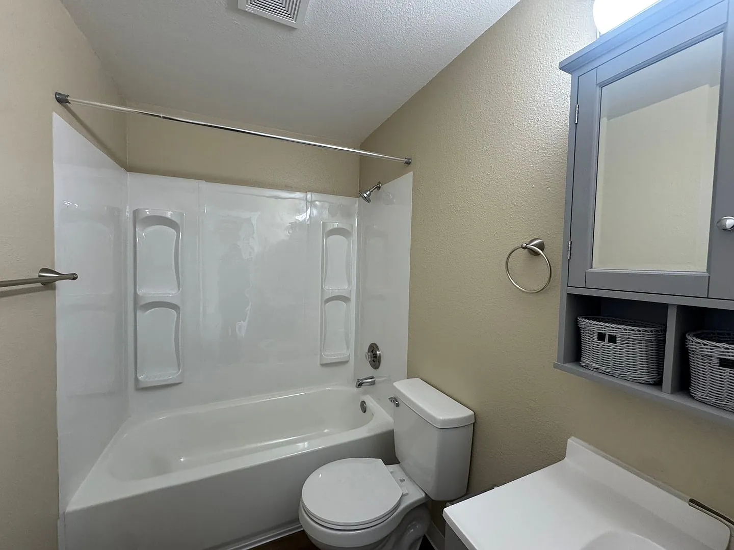 Lincoln Ave Apartments LLC — Photo 4
