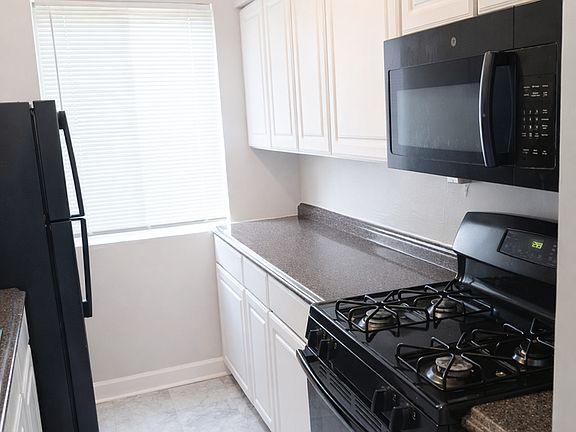 3rd image of 6 Galveston St SW APT 303