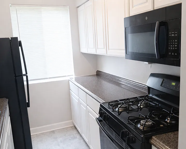 6 Galveston St SW #303 — Photo 3