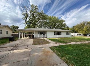 421 N Brown Ave, Clay Center, NE 68933
