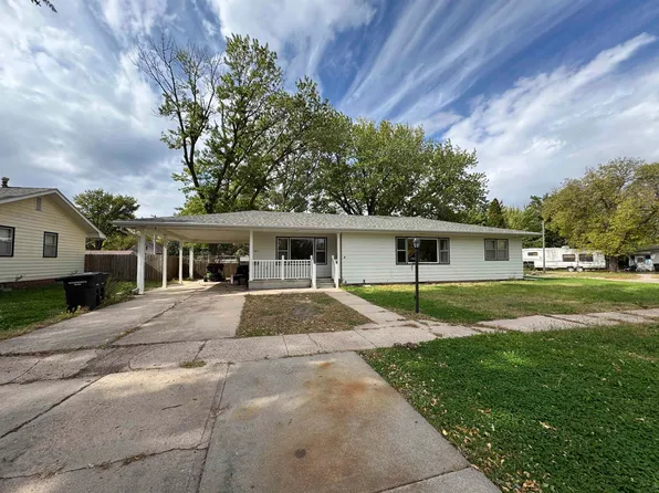 421 N Brown Ave, Clay Center, NE 68933