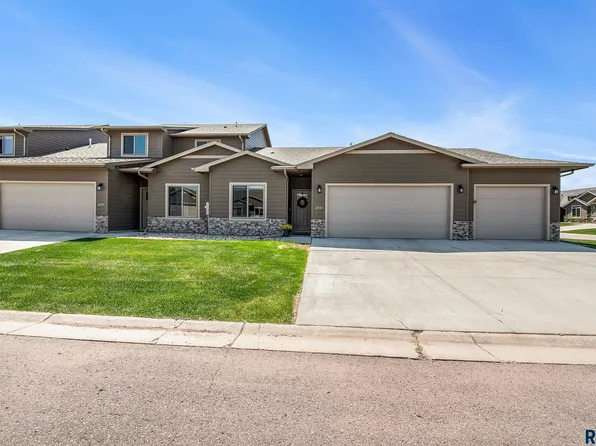 2701 E Meadowside Pl, Sioux Falls, SD 57108