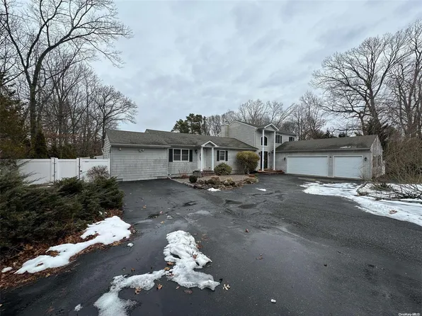 75 Whiskey Road, Coram, NY 11727