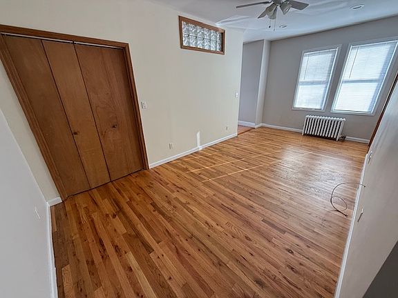 4th image of 72 Carleton Ave APT 3