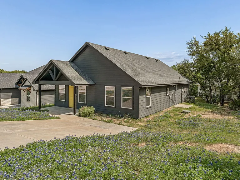 2604 Santiago Dr — Photo 2