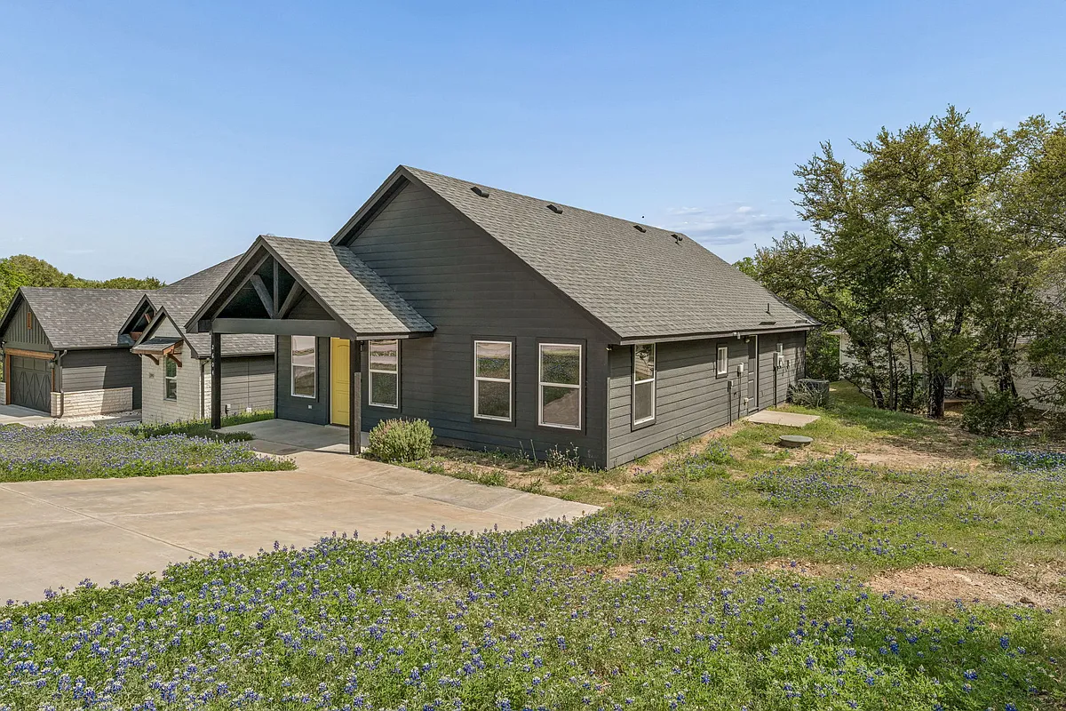 Building Photo - 2604 Santiago Dr