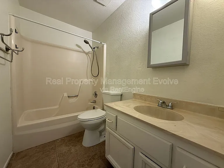1905 N Center St #1 — Photo 11