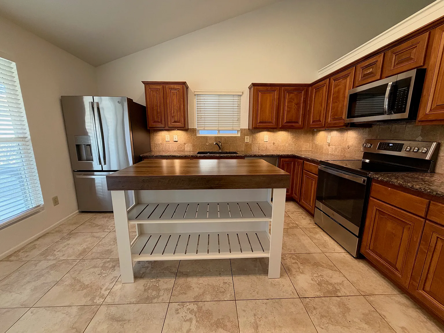 3 bed, 1673 sqft, $2,590 — Photo 4