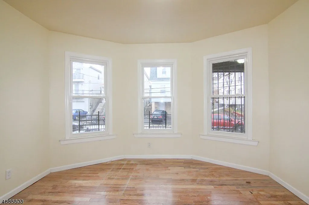 Building Photo - 66 Hinsdale Pl #1