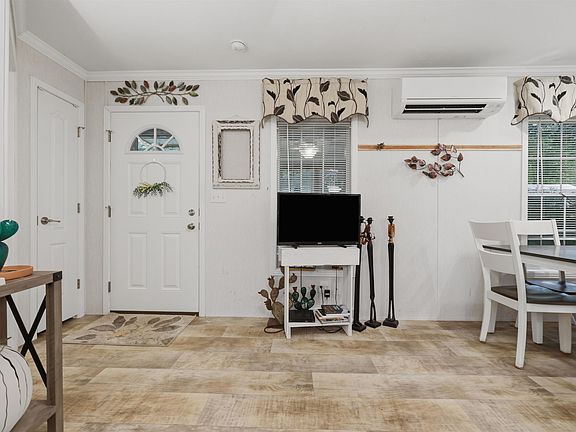 5th image of 953 Little John Drive