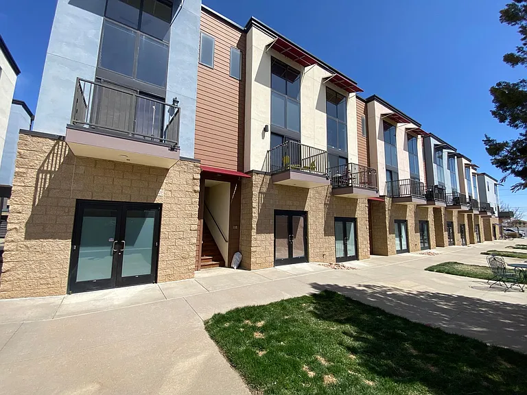 4645 Broadway St #B3 — Photo 1