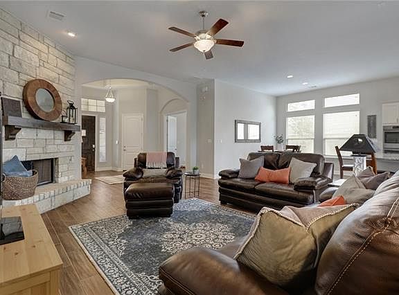 2nd image of 200 Montalcino Ln