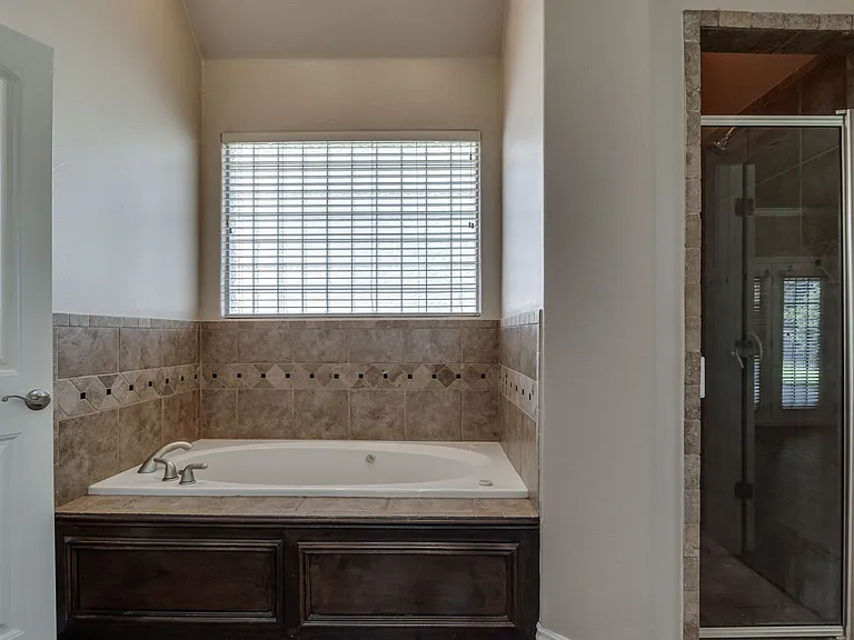 3341 Heritage Green Cir — Photo 56