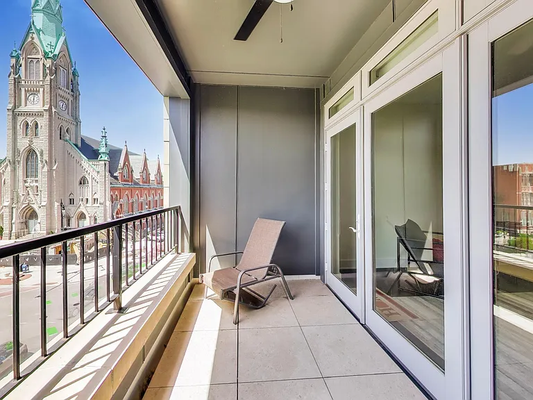 3001 N Southport Ave #403 — Photo 6