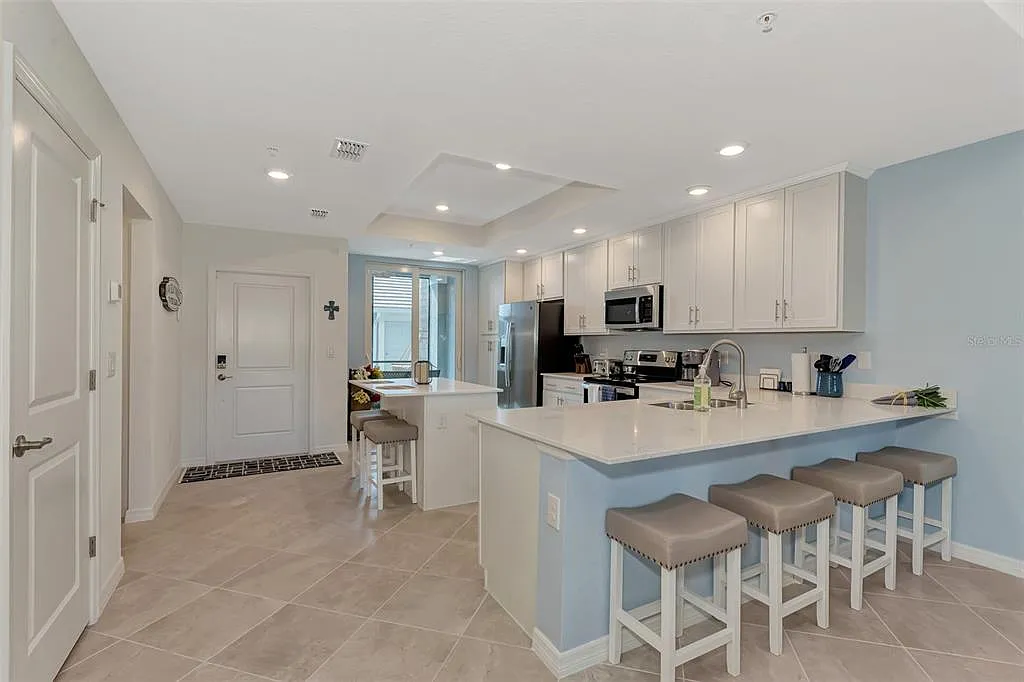 2 bed, 2.0 bath, 1355 sqft, $2,500 — Photo 4