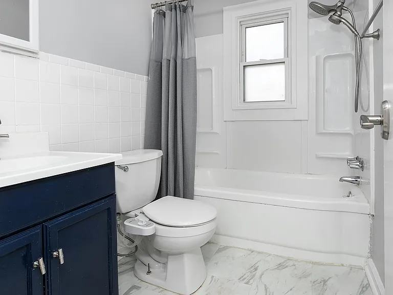 127 E Hazelhurst St #127 — Photo 16