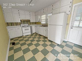 5th image of 302 22nd St E