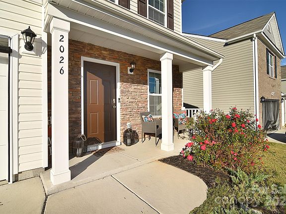3rd image of 2026 Eastway Dr