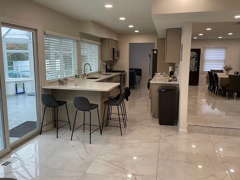 106 Susan Dr — Photo 2