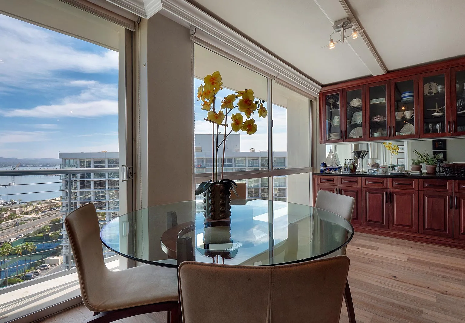 1 bed, 1.5 bath, 850 sqft, $5,000 — Photo 4
