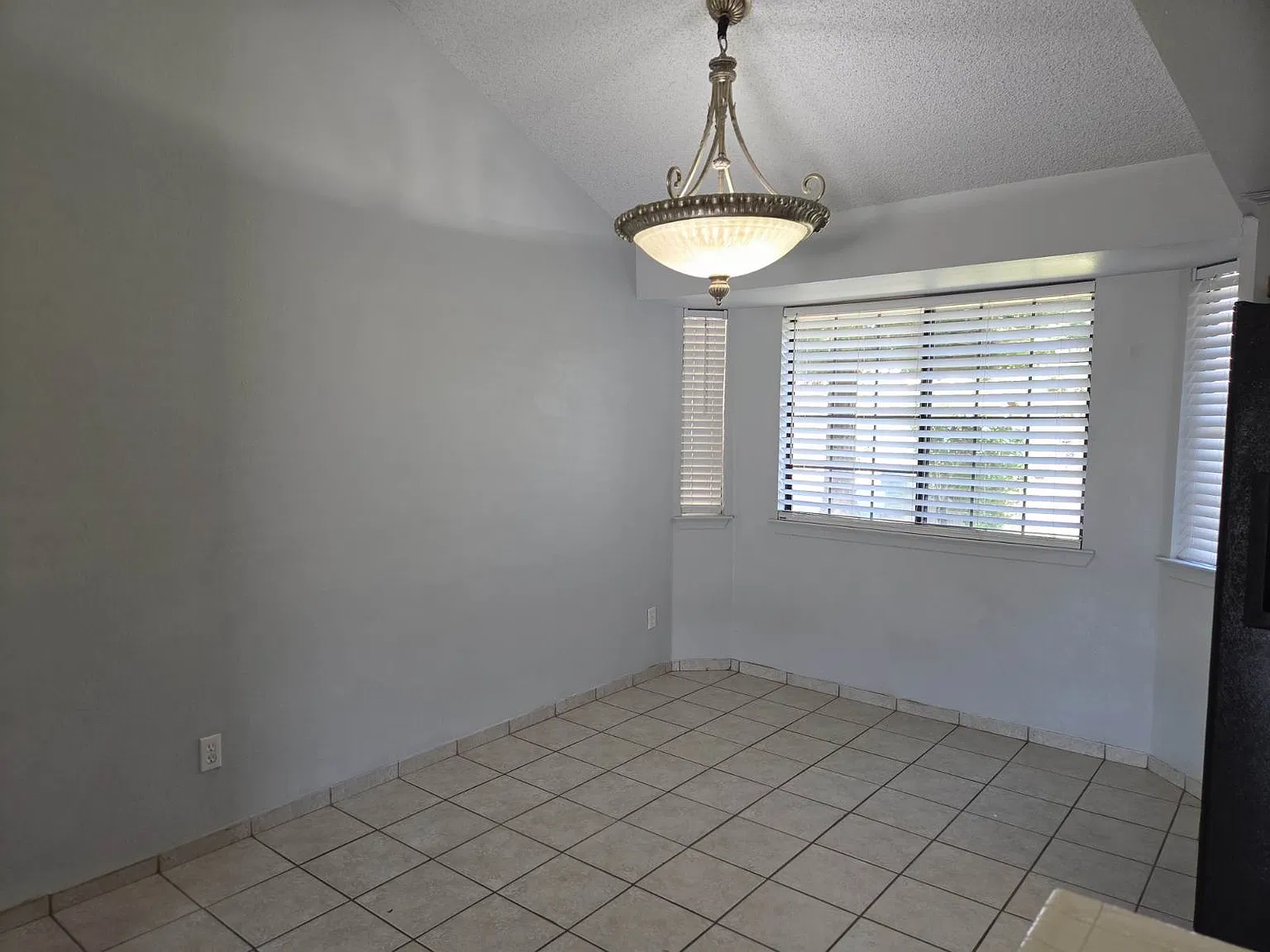 3 bed, 1465 sqft, $2,250 — Photo 3