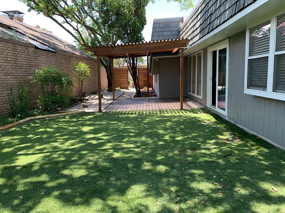 2nd image of 1217 Whispering Oaks Ln