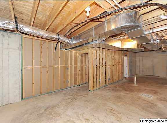 3rd image of 224 Castlehill Dr